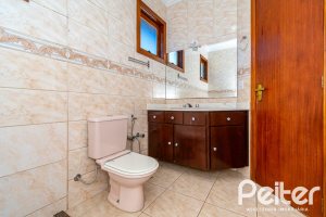 Casa à venda com 190m², 4 dormitórios, 2 suítes, 2 vagas, no bairro Espírito Santo em Porto Alegre