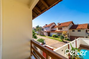 Casa à venda com 190m², 4 dormitórios, 2 suítes, 2 vagas, no bairro Espírito Santo em Porto Alegre