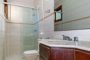 Casa à venda com 190m², 4 dormitórios, 2 suítes, 2 vagas, no bairro Espírito Santo em Porto Alegre