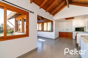 Casa à venda com 190m², 4 dormitórios, 2 suítes, 2 vagas, no bairro Espírito Santo em Porto Alegre