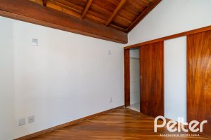 Casa à venda com 190m², 4 dormitórios, 2 suítes, 2 vagas, no bairro Espírito Santo em Porto Alegre