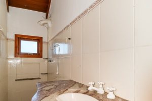 Casa à venda com 190m², 4 dormitórios, 2 suítes, 2 vagas, no bairro Espírito Santo em Porto Alegre