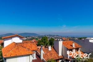 Casa à venda com 190m², 4 dormitórios, 2 suítes, 2 vagas, no bairro Espírito Santo em Porto Alegre