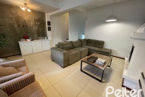 Casa em Condomínio à venda com 209m², 4 dormitórios, 1 suíte, 4 vagas, no bairro Tristeza em Porto Alegre