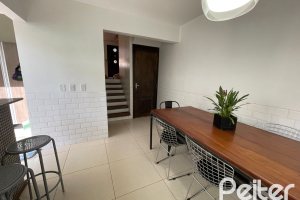 Casa em Condomínio à venda com 209m², 4 dormitórios, 1 suíte, 4 vagas, no bairro Tristeza em Porto Alegre
