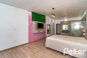 Casa à venda com 185m², 4 dormitórios, 1 suíte, 4 vagas, no bairro Guarujá em Porto Alegre