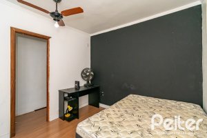 Casa à venda com 185m², 4 dormitórios, 1 suíte, 4 vagas, no bairro Guarujá em Porto Alegre