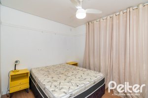 Casa à venda com 185m², 4 dormitórios, 1 suíte, 4 vagas, no bairro Guarujá em Porto Alegre
