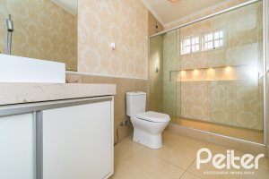 Casa à venda com 185m², 4 dormitórios, 1 suíte, 4 vagas, no bairro Guarujá em Porto Alegre