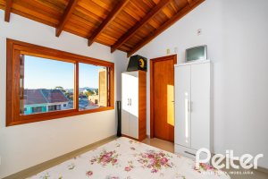 Casa à venda com 215m², 3 dormitórios, 3 suítes, 2 vagas, no bairro Tristeza em Porto Alegre