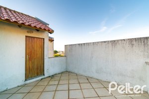 Casa à venda com 215m², 3 dormitórios, 3 suítes, 2 vagas, no bairro Tristeza em Porto Alegre