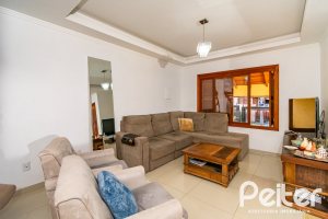 Casa à venda com 215m², 3 dormitórios, 3 suítes, 2 vagas, no bairro Tristeza em Porto Alegre