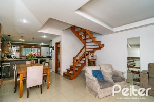 Casa à venda com 215m², 3 dormitórios, 3 suítes, 2 vagas, no bairro Tristeza em Porto Alegre