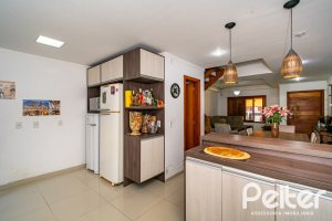 Casa à venda com 215m², 3 dormitórios, 3 suítes, 2 vagas, no bairro Tristeza em Porto Alegre