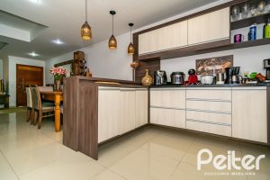 Casa à venda com 215m², 3 dormitórios, 3 suítes, 2 vagas, no bairro Tristeza em Porto Alegre