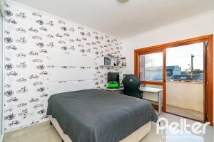 Casa à venda com 215m², 3 dormitórios, 3 suítes, 2 vagas, no bairro Tristeza em Porto Alegre