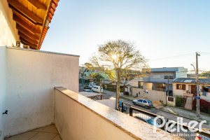 Casa à venda com 215m², 3 dormitórios, 3 suítes, 2 vagas, no bairro Tristeza em Porto Alegre