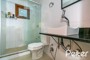 Casa à venda com 215m², 3 dormitórios, 3 suítes, 2 vagas, no bairro Tristeza em Porto Alegre