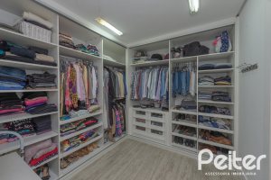 Casa em Condomínio à venda com 460m², 3 dormitórios, 3 suítes, 6 vagas, no bairro Terra Ville em PORTO ALEGRE