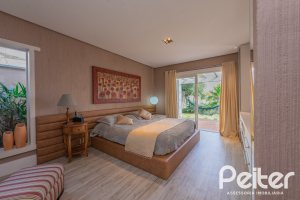 Casa em Condomínio à venda com 460m², 3 dormitórios, 3 suítes, 6 vagas, no bairro Terra Ville em PORTO ALEGRE