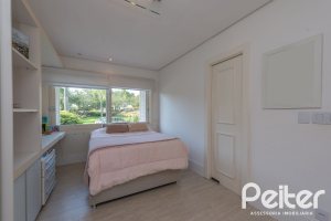 Casa em Condomínio à venda com 460m², 3 dormitórios, 3 suítes, 6 vagas, no bairro Terra Ville em PORTO ALEGRE