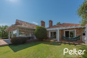 Casa em Condomínio à venda com 460m², 3 dormitórios, 3 suítes, 6 vagas, no bairro Terra Ville em PORTO ALEGRE