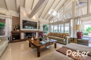 Casa em Condomínio à venda com 460m², 3 dormitórios, 3 suítes, 6 vagas, no bairro Terra Ville em PORTO ALEGRE