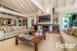 Casa em Condomínio à venda com 460m², 3 dormitórios, 3 suítes, 6 vagas, no bairro Terra Ville em PORTO ALEGRE