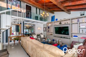 Casa à venda com 323m², 3 dormitórios, 1 suíte, 3 vagas, no bairro Ipanema em Porto Alegre