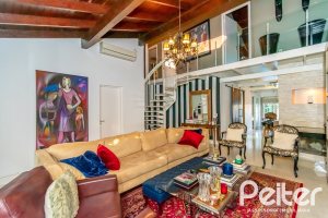 Casa à venda com 323m², 3 dormitórios, 1 suíte, 3 vagas, no bairro Ipanema em Porto Alegre