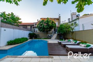 Casa à venda com 323m², 3 dormitórios, 1 suíte, 3 vagas, no bairro Ipanema em Porto Alegre