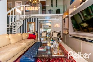 Casa à venda com 323m², 3 dormitórios, 1 suíte, 3 vagas, no bairro Ipanema em Porto Alegre