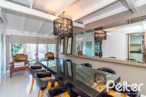 Casa à venda com 323m², 3 dormitórios, 1 suíte, 3 vagas, no bairro Ipanema em Porto Alegre