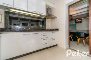 Casa à venda com 323m², 3 dormitórios, 1 suíte, 3 vagas, no bairro Ipanema em Porto Alegre