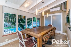 Casa à venda com 323m², 3 dormitórios, 1 suíte, 3 vagas, no bairro Ipanema em Porto Alegre