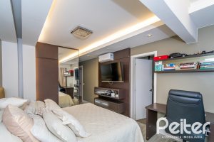 Casa à venda com 323m², 3 dormitórios, 1 suíte, 3 vagas, no bairro Ipanema em Porto Alegre