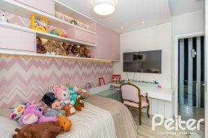 Casa à venda com 323m², 3 dormitórios, 1 suíte, 3 vagas, no bairro Ipanema em Porto Alegre