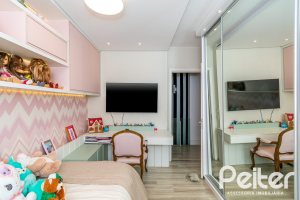 Casa à venda com 323m², 3 dormitórios, 1 suíte, 3 vagas, no bairro Ipanema em Porto Alegre