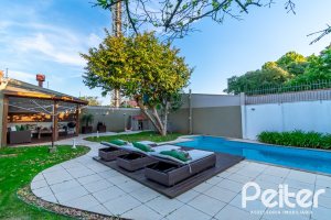 Casa à venda com 323m², 3 dormitórios, 1 suíte, 3 vagas, no bairro Ipanema em Porto Alegre