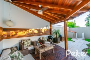 Casa à venda com 323m², 3 dormitórios, 1 suíte, 3 vagas, no bairro Ipanema em Porto Alegre