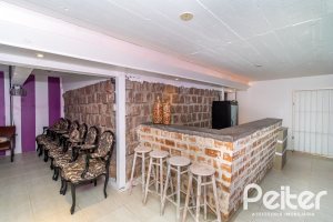 Casa à venda com 323m², 3 dormitórios, 1 suíte, 3 vagas, no bairro Ipanema em Porto Alegre