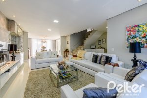 Casa à venda com 301m², 4 dormitórios, 1 suíte, 3 vagas, no bairro Ipanema em Porto Alegre