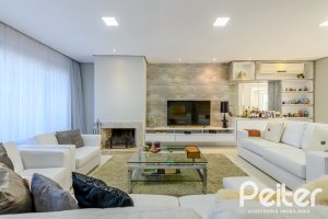 Casa à venda com 301m², 4 dormitórios, 1 suíte, 3 vagas, no bairro Ipanema em Porto Alegre