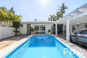 Casa à venda com 301m², 4 dormitórios, 1 suíte, 3 vagas, no bairro Ipanema em Porto Alegre