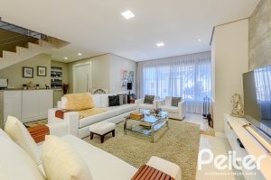 Casa à venda com 301m², 4 dormitórios, 1 suíte, 3 vagas, no bairro Ipanema em Porto Alegre