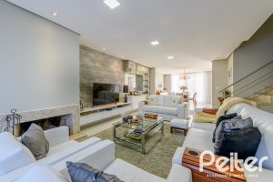 Casa à venda com 301m², 4 dormitórios, 1 suíte, 3 vagas, no bairro Ipanema em Porto Alegre