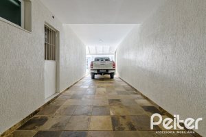 Casa à venda com 301m², 4 dormitórios, 1 suíte, 3 vagas, no bairro Ipanema em Porto Alegre