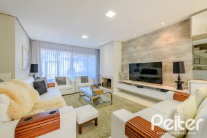 Casa à venda com 301m², 4 dormitórios, 1 suíte, 3 vagas, no bairro Ipanema em Porto Alegre