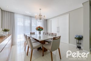 Casa à venda com 301m², 4 dormitórios, 1 suíte, 3 vagas, no bairro Ipanema em Porto Alegre