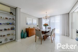 Casa à venda com 301m², 4 dormitórios, 1 suíte, 3 vagas, no bairro Ipanema em Porto Alegre